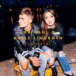 Planeetat by Ida Paul & Kalle Lindroth on Piano, Ukulele, Guitar and Keyboard.