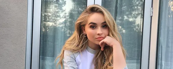 Sabrina Carpenter – Busy Woman Chords on Piano & Ukulele